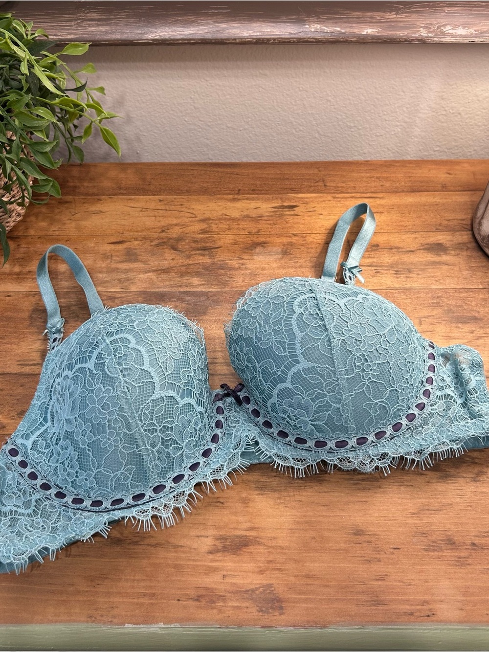Victoria's Secret Dream Angels Lined Demi Bra 36B Lace Eyelash Trim Underwire